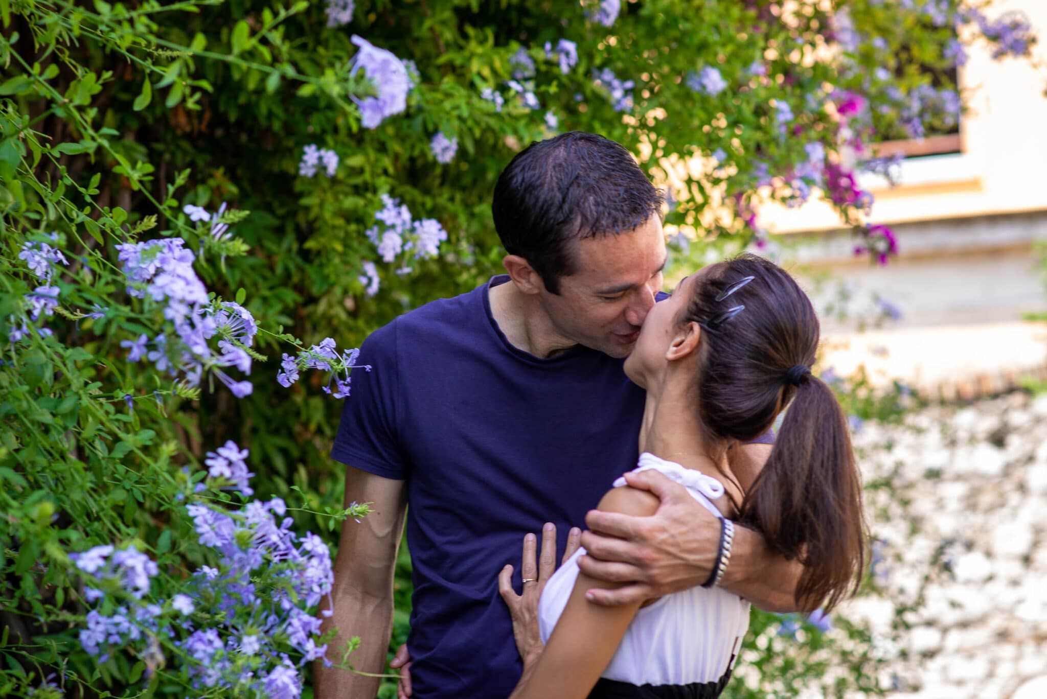 Joanne et François dans les ruelles d'Antibes