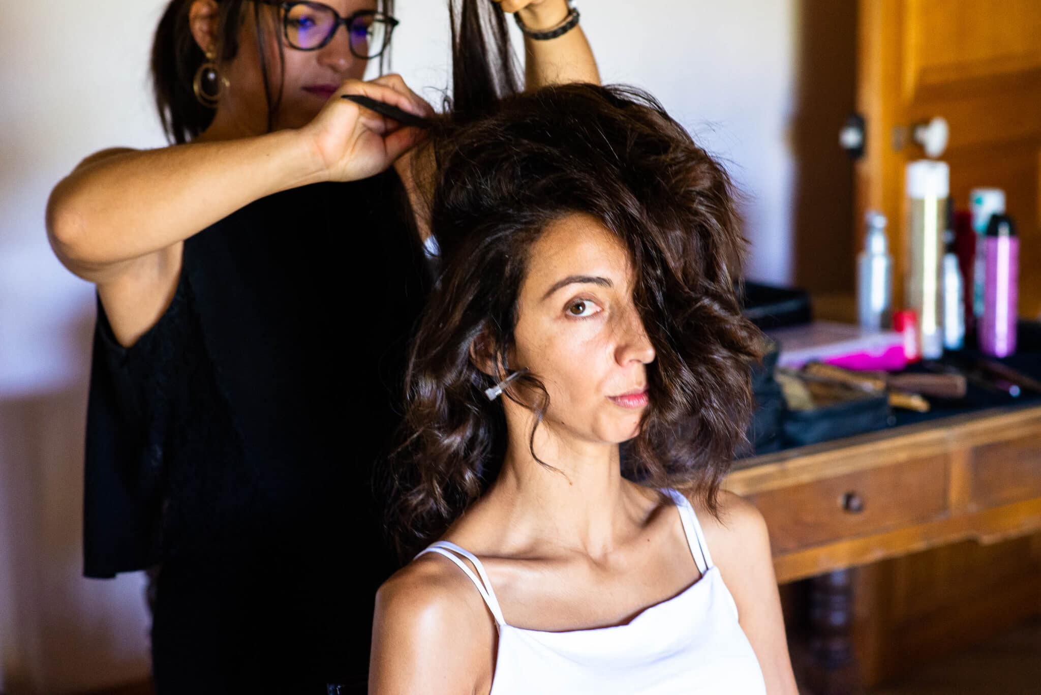 Hairdressing of the bride, there's work to be done