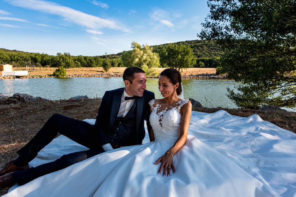 Séance couple au bord du lac