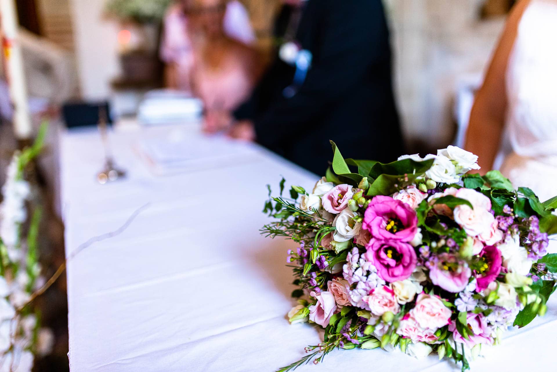 Le bouquet de la mariée lors du mariage religieux